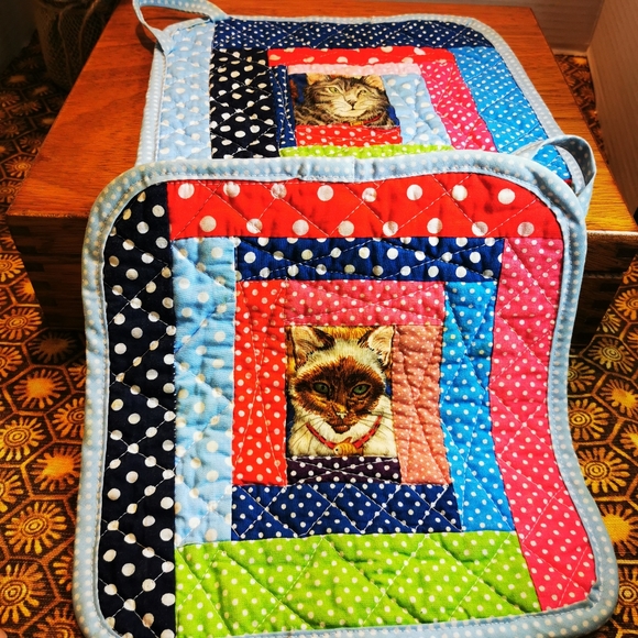 Vintage Hand Made Quilted Pot Holders with Cats - Picture 7 of 15